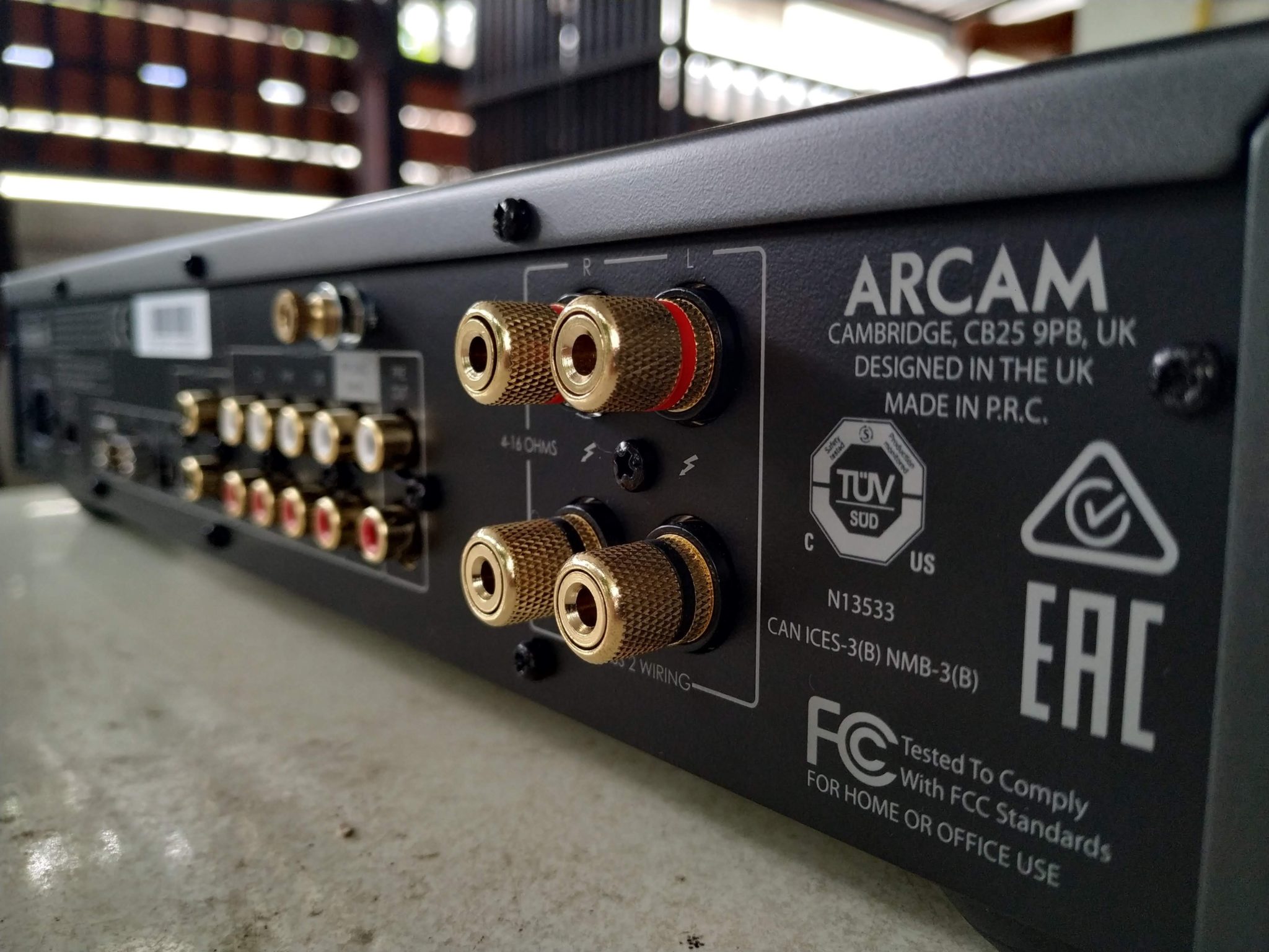 ARCAM SA10 Integrated Amplifier - What HI-FI? Thailand